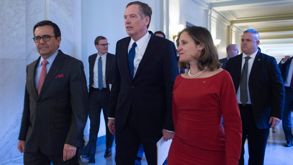 United States Trade Representative Robert Lighthizer (C), Canadian Foreign Affairs minister Chrystia Freeland (L), and Mexican Secretary of Economy Ildefonso Guajardo Villarreal walk out of a press conference at the conclusion of the fourth round of negotiations for a new North American Free Trade Agreement (NAFTA) at the General Services Administration headquarters in Washington, DC, on October 17, 2017.Canada, the United States and Mexico on October 17 said significant disagreements remained in talks to overhaul a landmark regional trade pact and extended negotiations into 2018. / AFP PHOTO / ANDREW CABALLERO-REYNOLDS