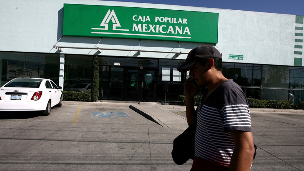 10FEBRERO2015- RECORRIDO POR LA SUCURSAL JARDINES DE CAJA POPULAR MEXICANA UBICADA EN LEON GUANAJUATO. FOTO, GABRIELA ESQUIVEL