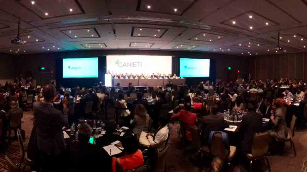 Foto: Imagen de la ceremonia de cambio de mesa directiva de Canieti, este lunes en la Ciudad de México. Foto: @Canieti