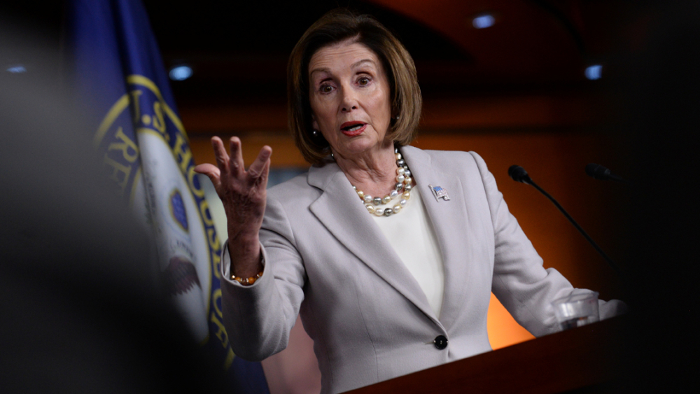 La jefa de la bancada demócrata en el Congreso de EU, Nancy Pelosi, esta mañana durante su conferencia semanal con medios en Washington. Foto: Reuters.