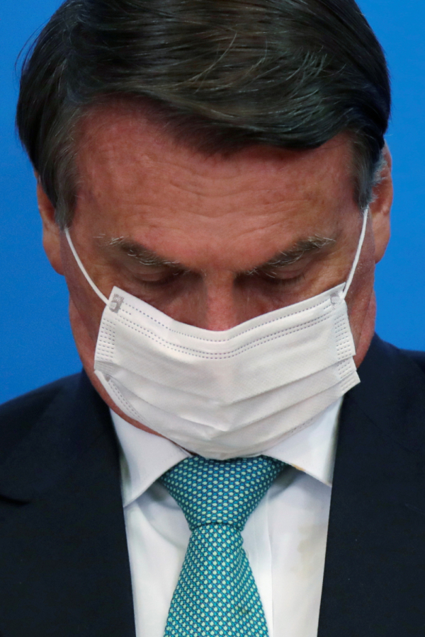 El presidente Jair Bolsonaro ironizó sobre el proyecto y dijo que si el izquierdista Partido de los Trabajadores (PT), del expresidente Luiz Inácio Lula da Silva, vuelve al poder "plantará marihuana" en los jardines de la residencia oficial. Foto: Reuters