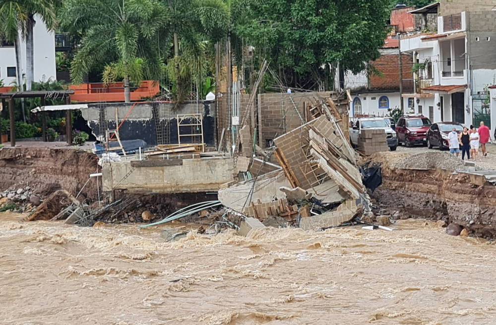 Daños ocasionados por el Huracán Nora en Puerto Vallarta, Jalisco. Foto: Reuters.