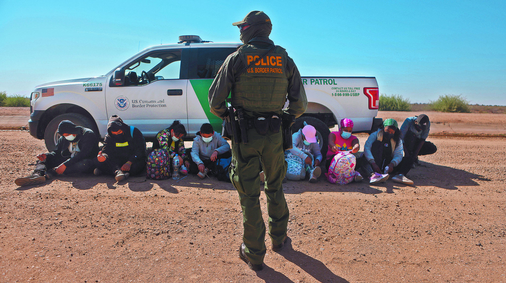 FILE PHOTO: A group of asylum seekers from Mexico, Cuba and Haiti are detained by U.S. Border Patrol in San Luis, Arizona, U.S., April 19, 2021. REUTERS/Jim Urquhart/File Photo-NARCH/NARCH30