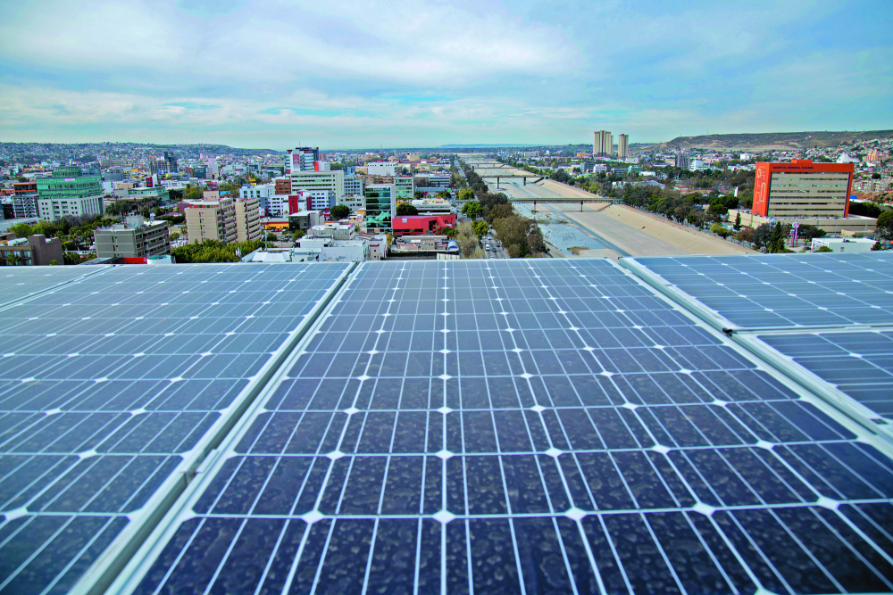 RECORRIDO POR EL CORPORATIVO VIA UBICADO EN LA CIUDAD DE TIJUANA. ESTE ES UN EDIFICIO SUSTENTABLE Y CUENTA CON CELDAS SOLARES.