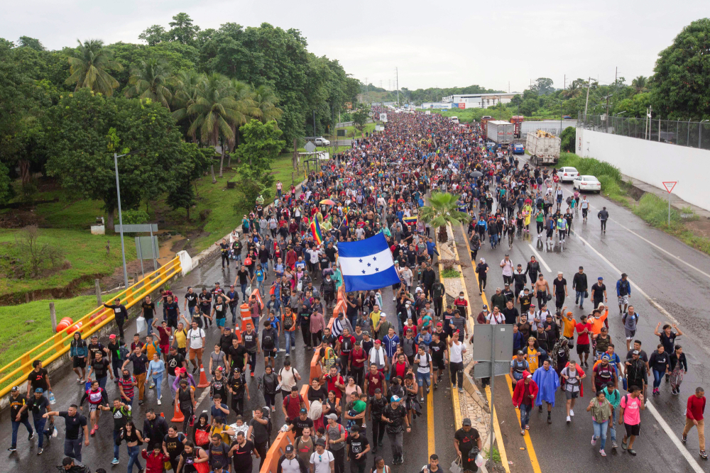 En Tapachula, Chiapas, una columna de alrededor de 10,000 venezolanos, cubanos, centroamericanos y africanos avanzó rumbo a la frontera norte del país, con el objetivo de ingresar a territorio estadounidense. Foto: Reuters