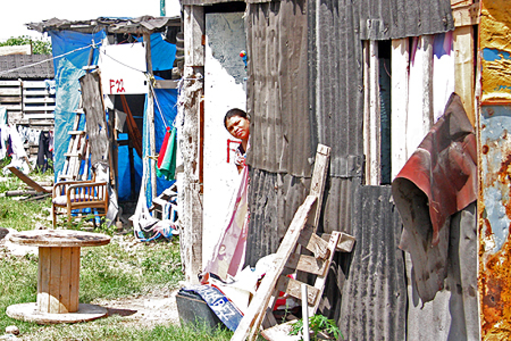 CANC?N, QUINTANA ROO, 28SEPTIEMBRE2008.- La pobreza en el destino turstico de mayor importancia para el pas y latinoamerica es muy marcada. Aqu, en la regin 234 viven 20 familias en extrema pobreza y marginal que se conoce como