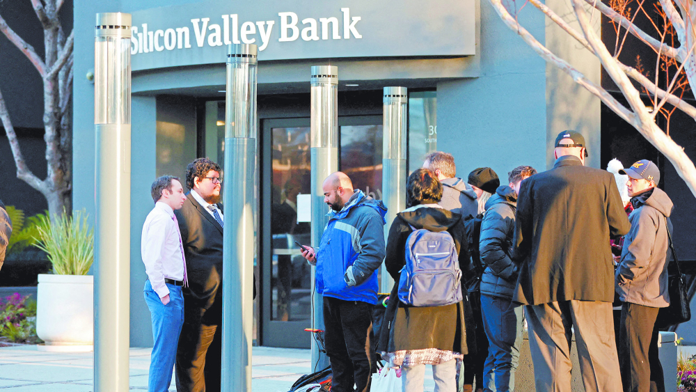 FILE PHOTO: Customers stand outside the Silicon Valley Bank headquarters in Santa Clara