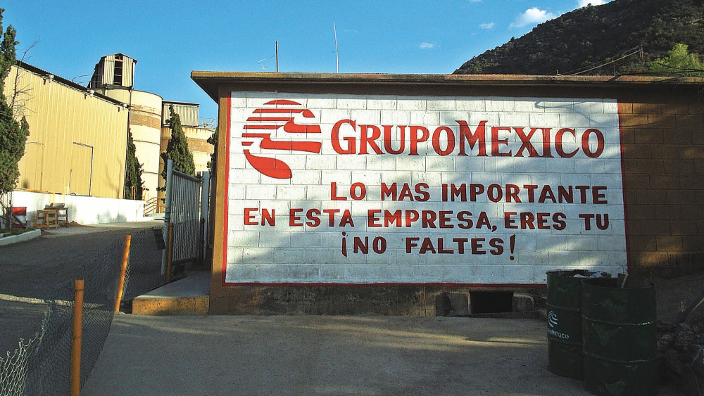 SOMBRERETE, ZACATECAS 11MAYO2006.-Entrada de la mina San Mart�n de Sombrerete, que se encuentra en tensi�n, debido a su posible cierre y despido de cientos de trabajadores que ocasionaria una crisis en cientos de familias.FOTO: Eliezer Name/CUARTOSCUR