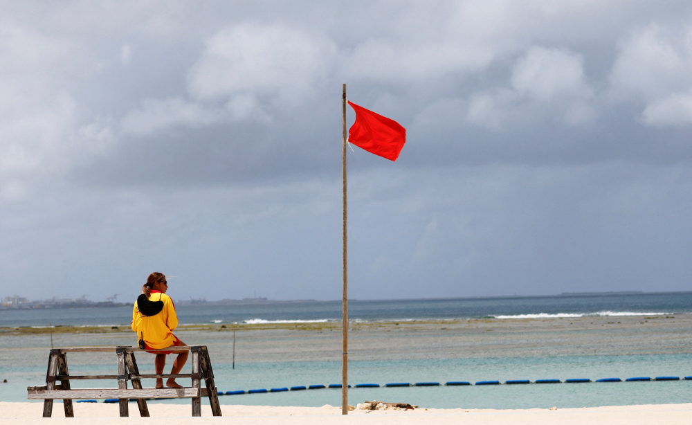 El tifón Haikui causó alerta en la región de Sunset Beach, en Chatan, Okinawa. Foto: Reuters