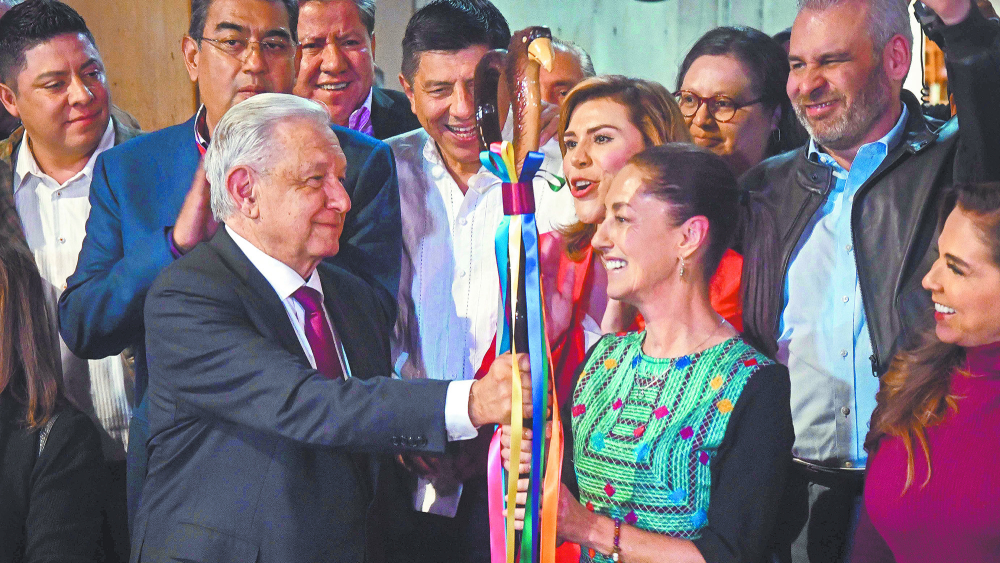 El presidente López Obrador entregó el 7 de septiembre el bastón de mando a Claudia Sheinbaum. Foto: Cuartoscuro