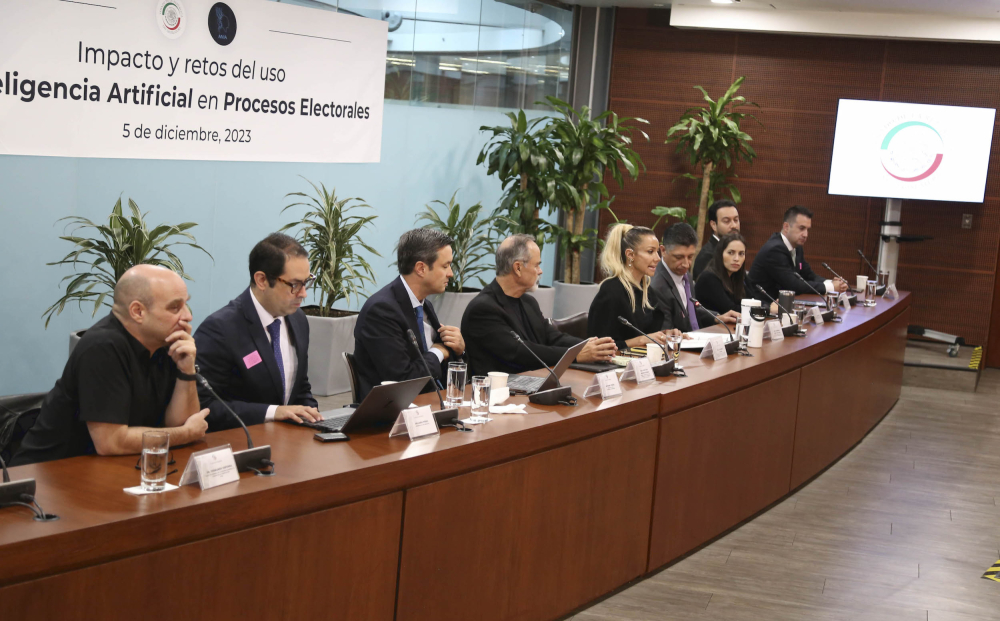 Panel Impactos y retos del uso de la IA en procesos electorales. Foto EE: Cortesía X / @senadomexicano