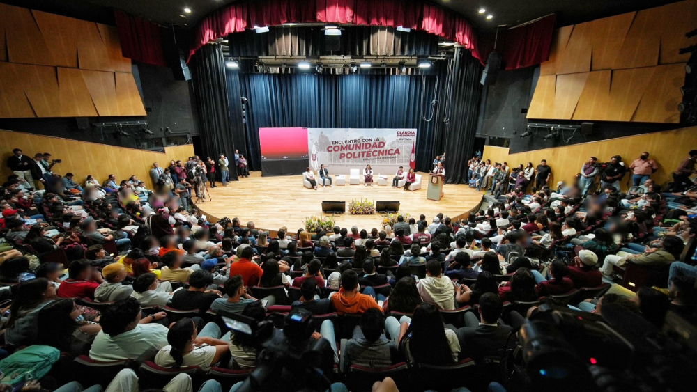 Claudia Sheinbaum en el auditorio Alejo Peralta, en el Centro Cultural Jaime Torres Bodet, del IPN. Foto EE: Cortesía.