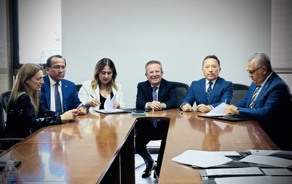 Representantes de Anuvac y SHF en la firma del convenio. Foto: Cortesía.