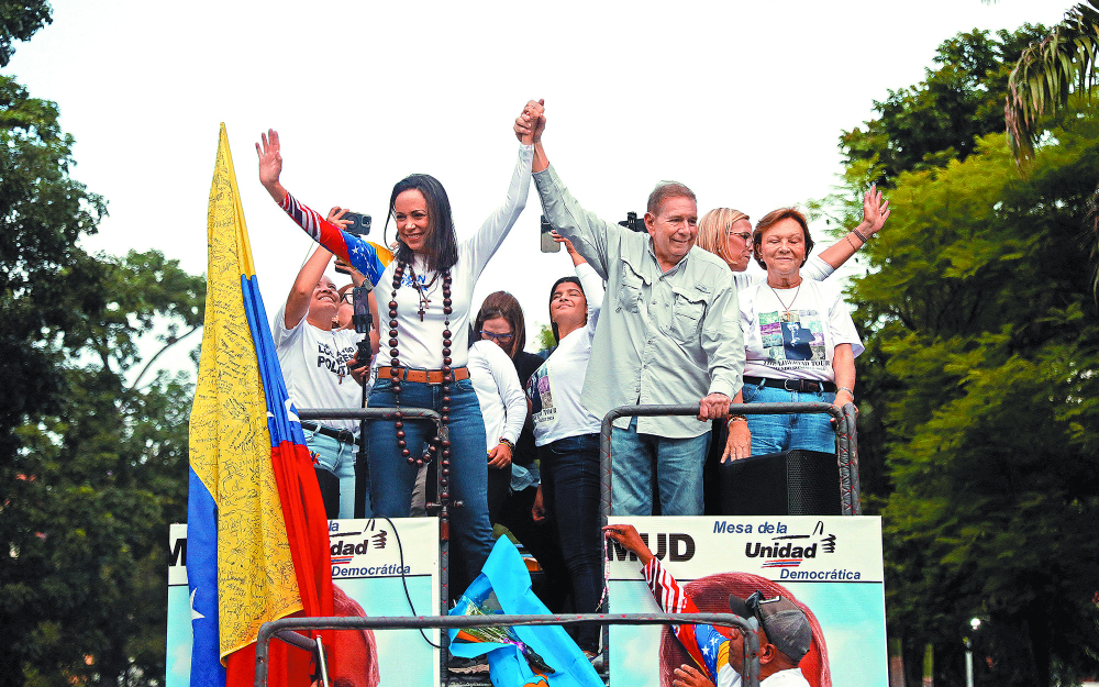 Los opositores Edmundo González y María Corina Machado, ayer en Caracas. Foto: Reuters