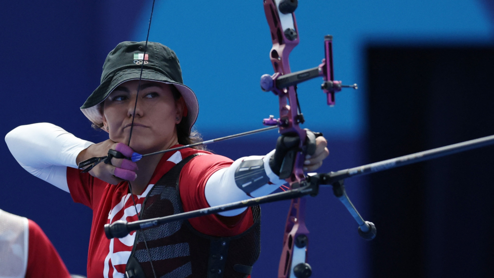 Alejandra Valencia afirmó que la Conade le da poco peso económico al significado de la medalla de bronce por equipos en París 2024. Foto: Reutrs