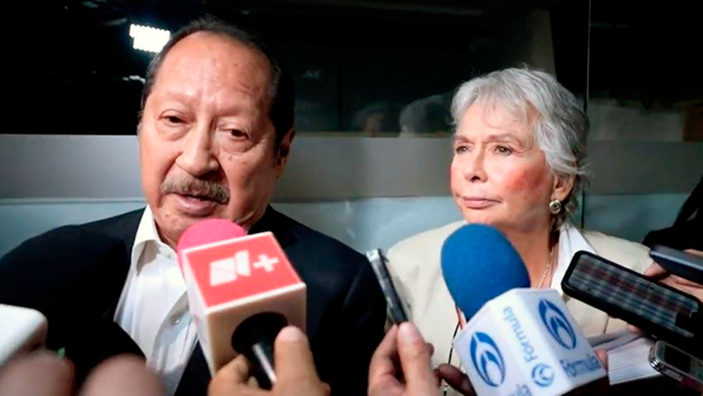 Leonel Godoy y Olga Sánchez Cordero, diputados morenistas de la recién constituida LXVI Legislatura del Congreso de la Unión. Foto EE: Cortesía Cámara de Diputados