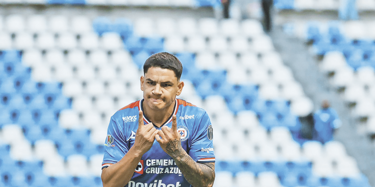 Butacas vacías y hoyos en debut de Cruz Azul en Puebla