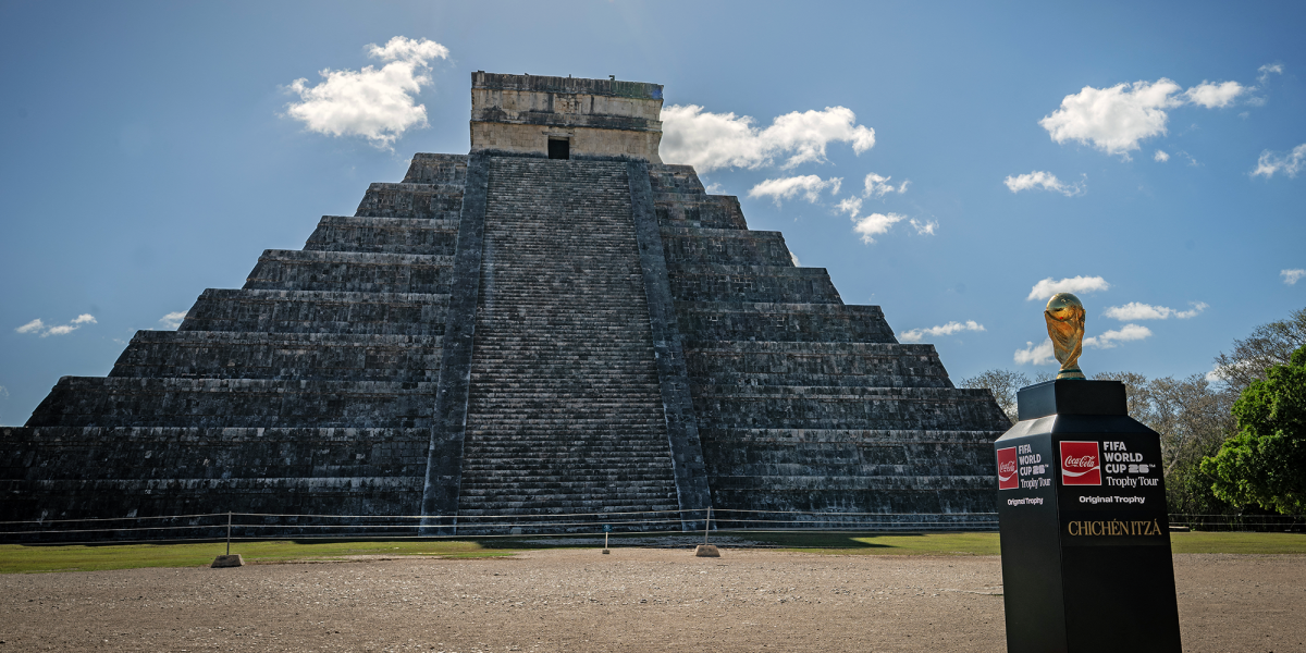 El trofeo de la Copa Mundial 2026 brilla en Chichén Itzá, cuna del ...