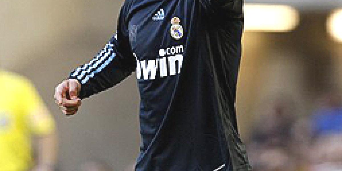 Real Madrid vence y vuelve a la cima
