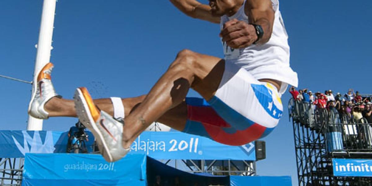 Víctor Castillo se llevó el oro en salto de longitud