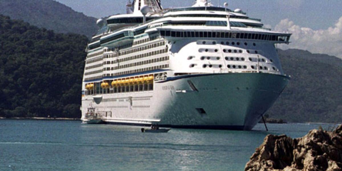 Posponen seis meses cobro de 42 dólares a cruceristas