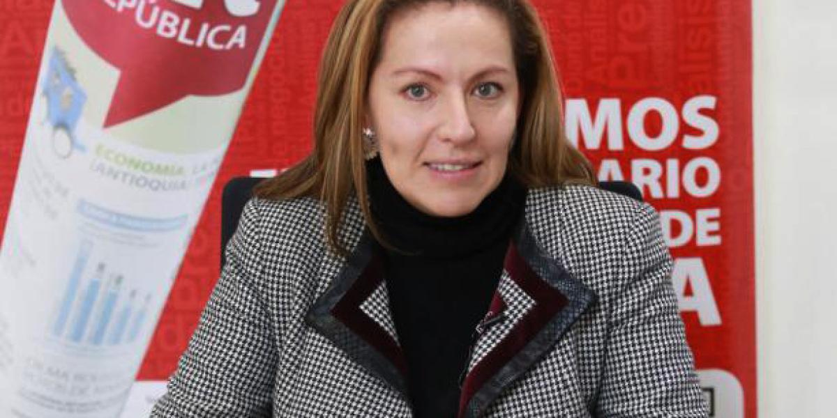 Alexandra Loria Reyes Televisión por fibra óptica, en el 2014 : Alexandra Reyes