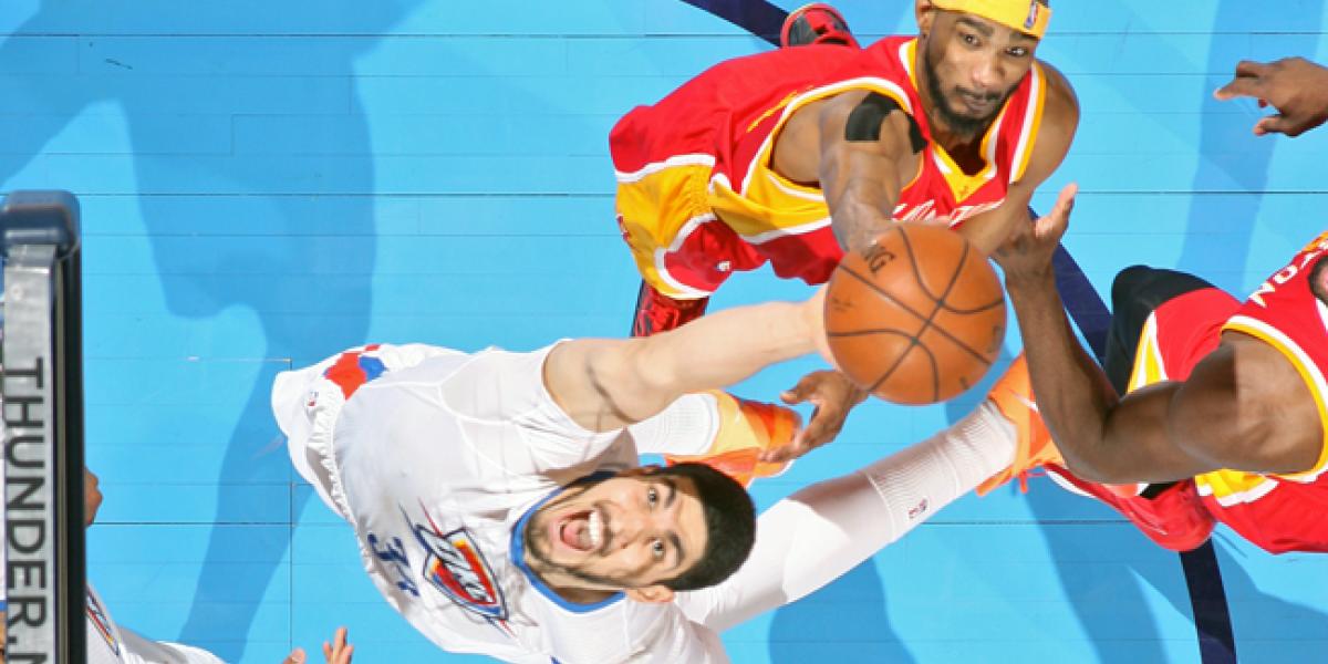 Rockets gana y sigue segundo en la Oeste