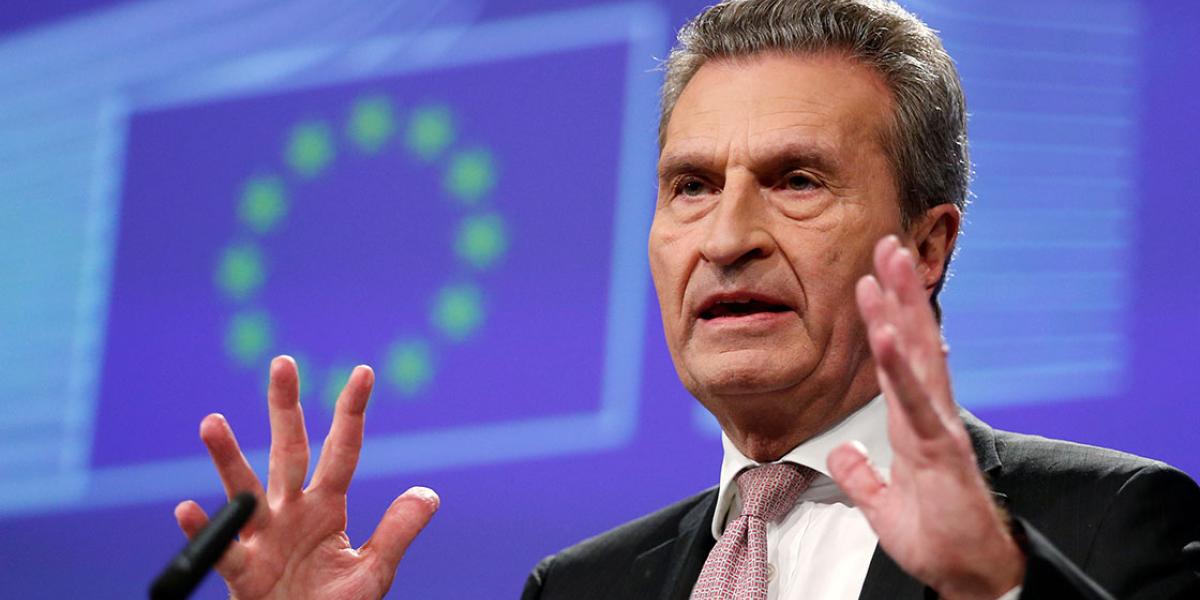 Bruselas cree que si se hacen realidad los riesgos que rodean a la UE ...