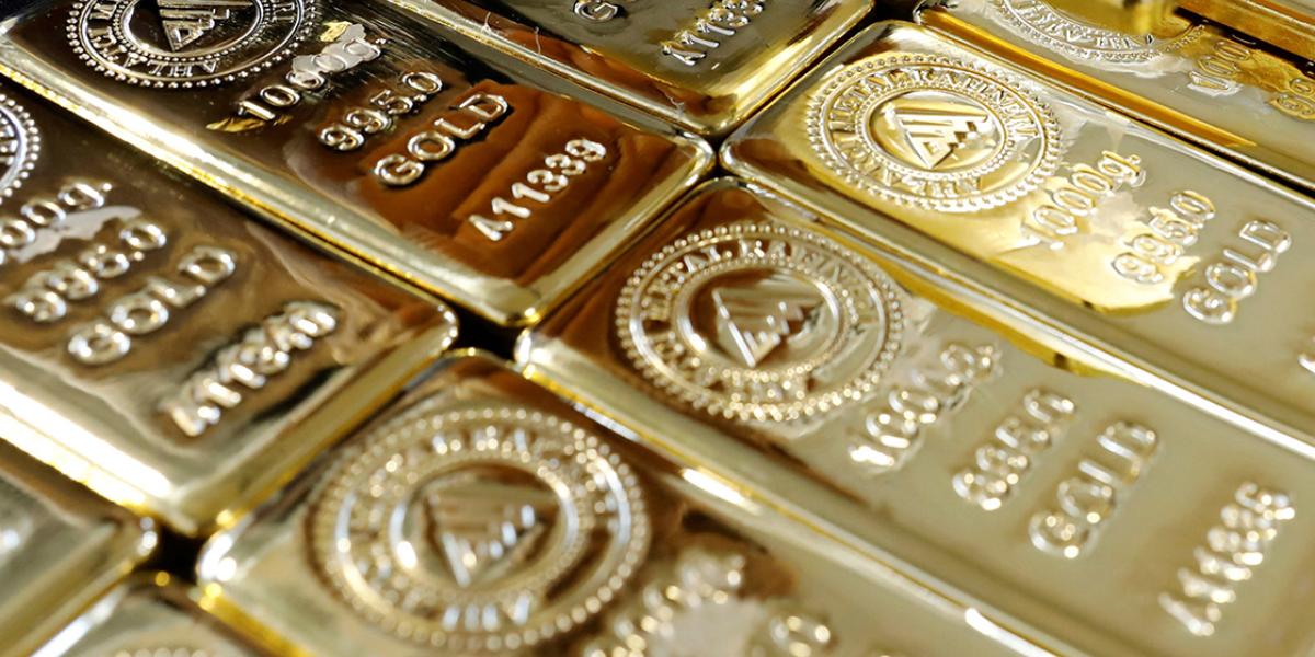 Oro supera la barrera de los 1,800 dólares por onza