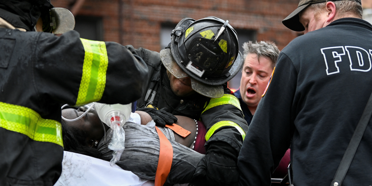 Incendio en edificio de Nueva York deja al menos 19 muertos