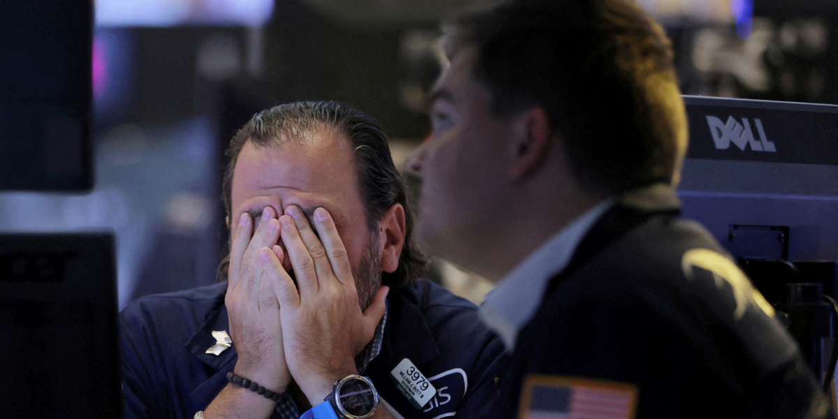 Wall Street retrocede tras confirmación de caída del PIB de Estados Unidos