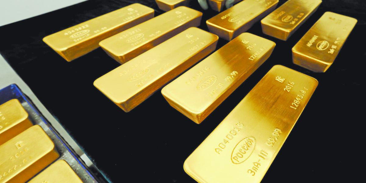Oro sube por la demanda como activo refugio