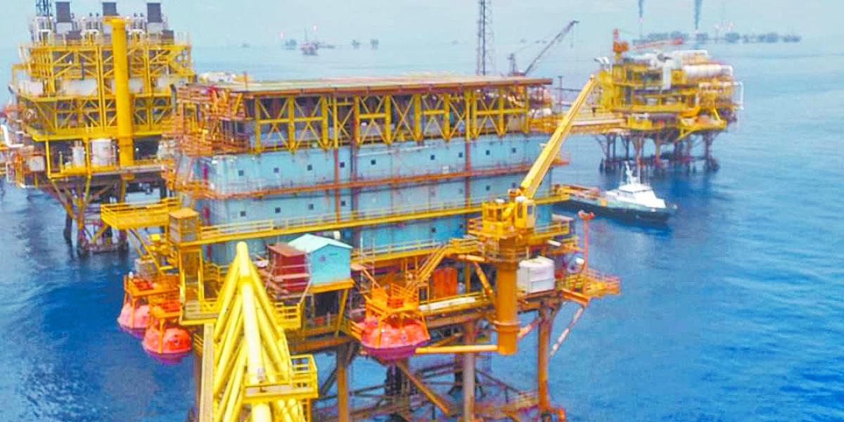 Pemex continúa las acciones de buceo para contener fuga de crudo en el campo Ek-Balam