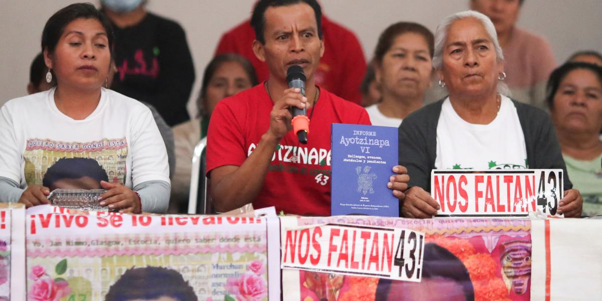 Familiares de los 43 normalistas de Ayotzinapa piden reunión con AMLO ...
