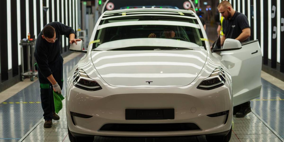 Samuel García visita la gigafactory de Tesla en Berlín
