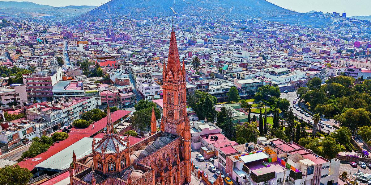 Zacatecas inyecta 7,200 mdp para rescate carretero: 3,526 km estatales + 660 km de carpeta nueva