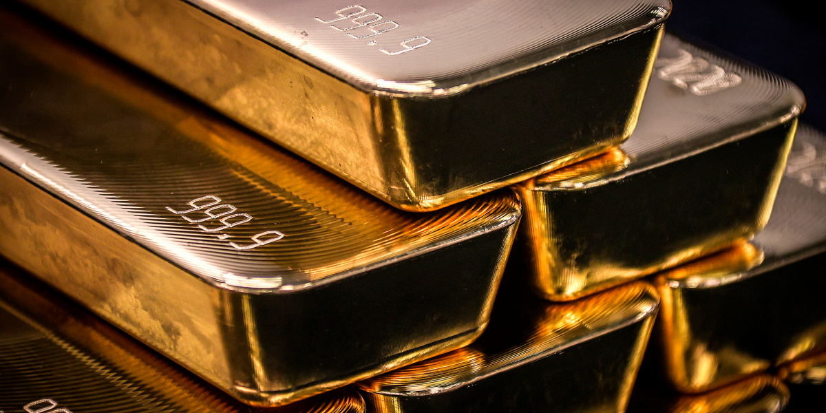El oro cae a inicio de semana tras pausa de Trump para imponer ...