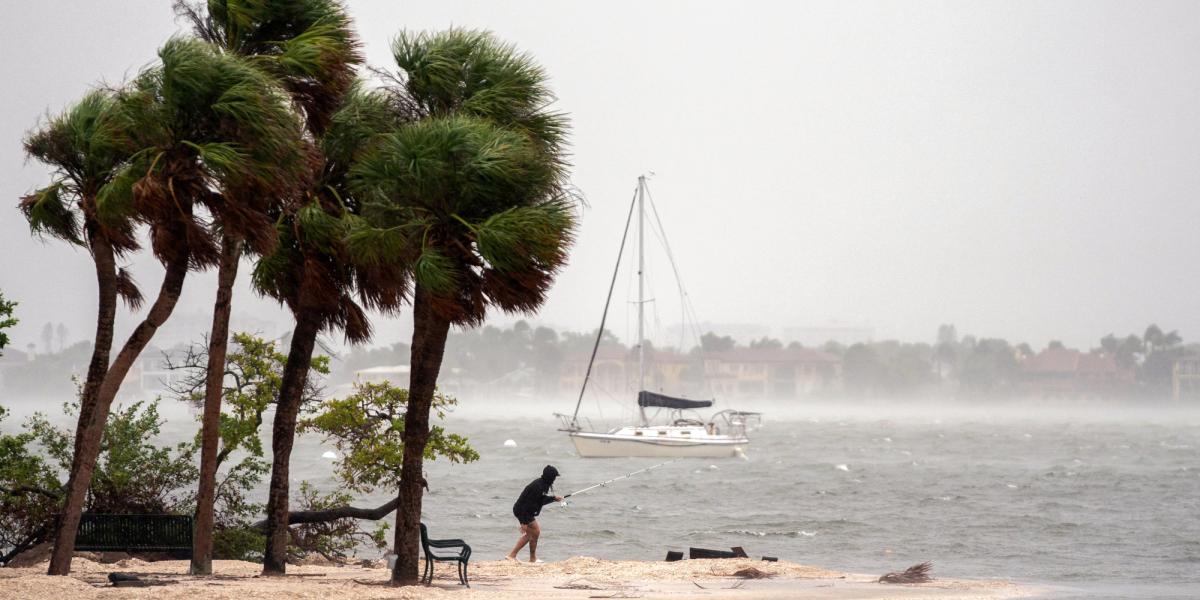 Rescatan en México a cuatro pescadores que sobrevivieron al paso de Milton