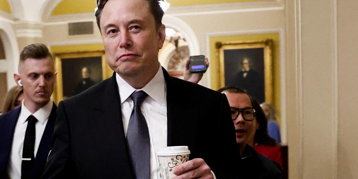 La fortuna de Musk supera los 400,000 millones de dólares