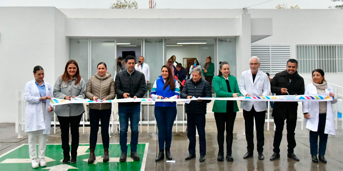 Entrega Tere Jiménez obras de rehabilitación del Centro de Salud y de la Avenida Ojocaliente