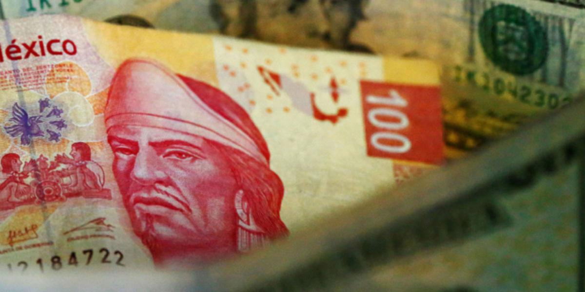 Mexican Peso Dips as Trump Hints at Retaliatory Tariffs