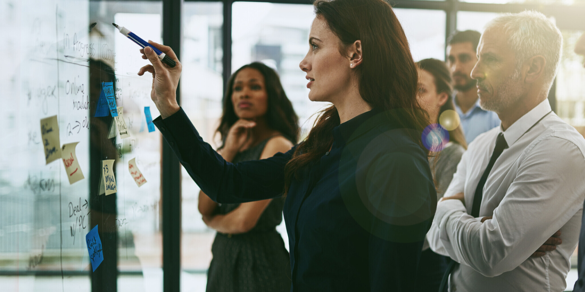 Tres estrategias clave para que las empresas impulsen el progreso de las mujeres