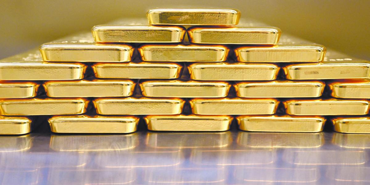 El precio del oro cae a mínimos de más de un mes por mayor optimismo ...