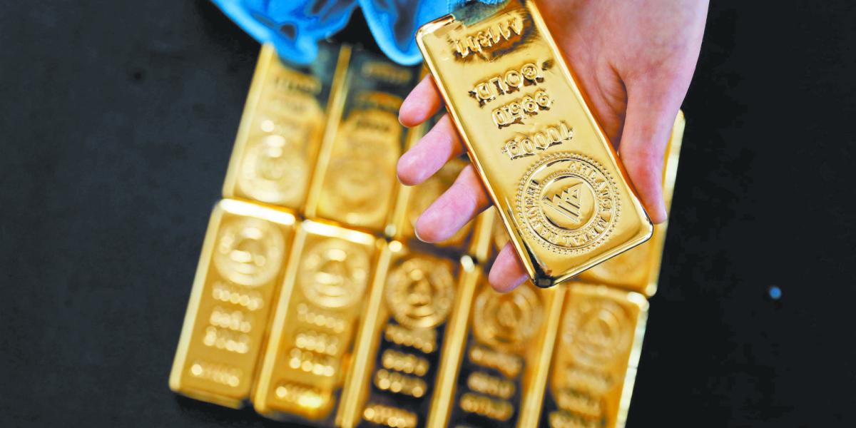 Gold Price Surges on Dollar Weakness