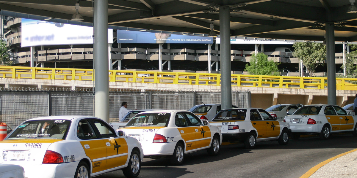 AICM Blockade: Taxi Drivers Protest Uber & Didi at Mexico City Airport