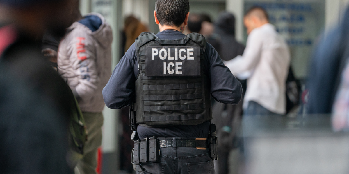 ICE detiene inmigrantes y acelera deportaciones