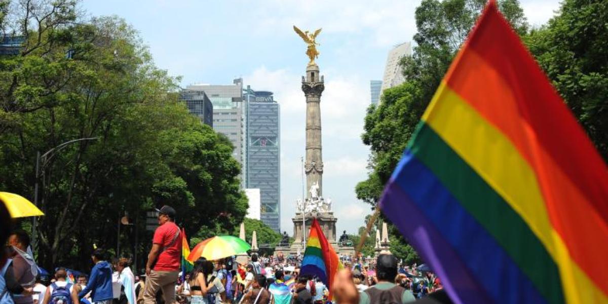 Más de 25,000 personas participan en la marcha del orgullo LGBT+ 2025 ...