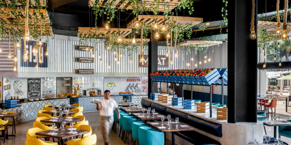 Más de 36 toneladas de sabor al año: así se cocina un todo incluido en México