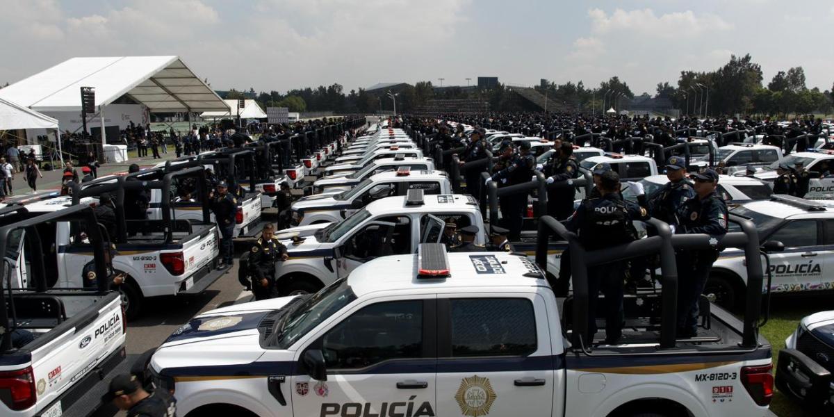 Clara Brugada encabeza la entrega de 3,500 nuevas patrullas a la ...