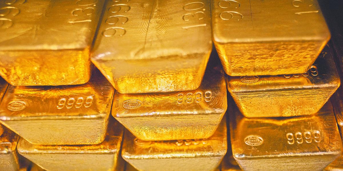 Oro continúa en máximos, tras dato de empleo en EU